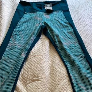 Under Armour cropped jogging pants